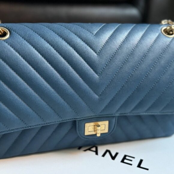 Chanel Reissue 2.55 Flap Bag Chevron Aged Calfskin 226 - Picture 10 of 11